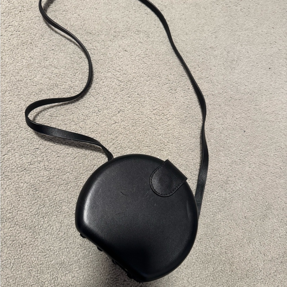 Classic Black Round Crossbody Bag - Minimalist Women's Shoulder Purse